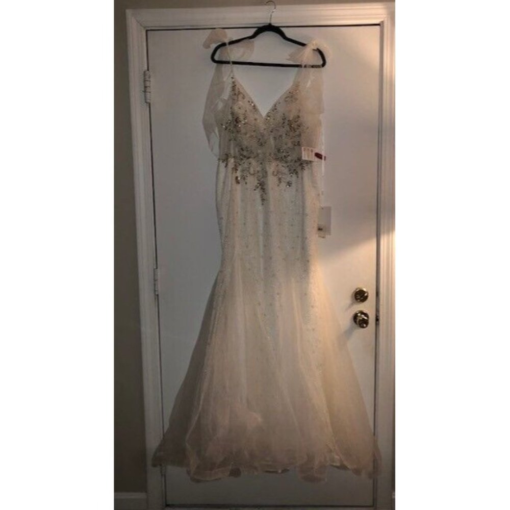 NWT $798 MAC DUGGAL WHITE EMBELLISHED SLEEVELESS BOW DETAIL GOWN STYLE 50666 - Picture 4 of 8